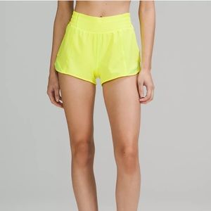 NWT Lululemon Hotty Hot HR 2.5” Shorts - size 4